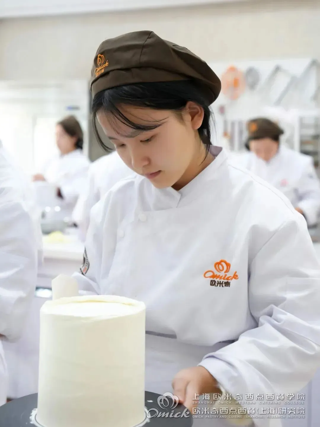 别等中考落榜才追悔莫及!初中生另有一条优质出路,上海欧米奇学技能,此刻知晓正当时! 第13张