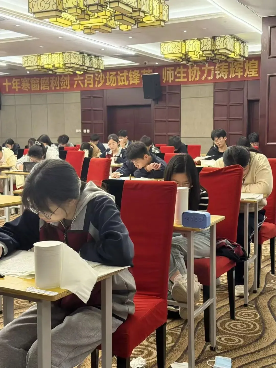 模考冲刺,奔赴前程 ——【泰华志学学校】直击高三学子考试现场 第17张