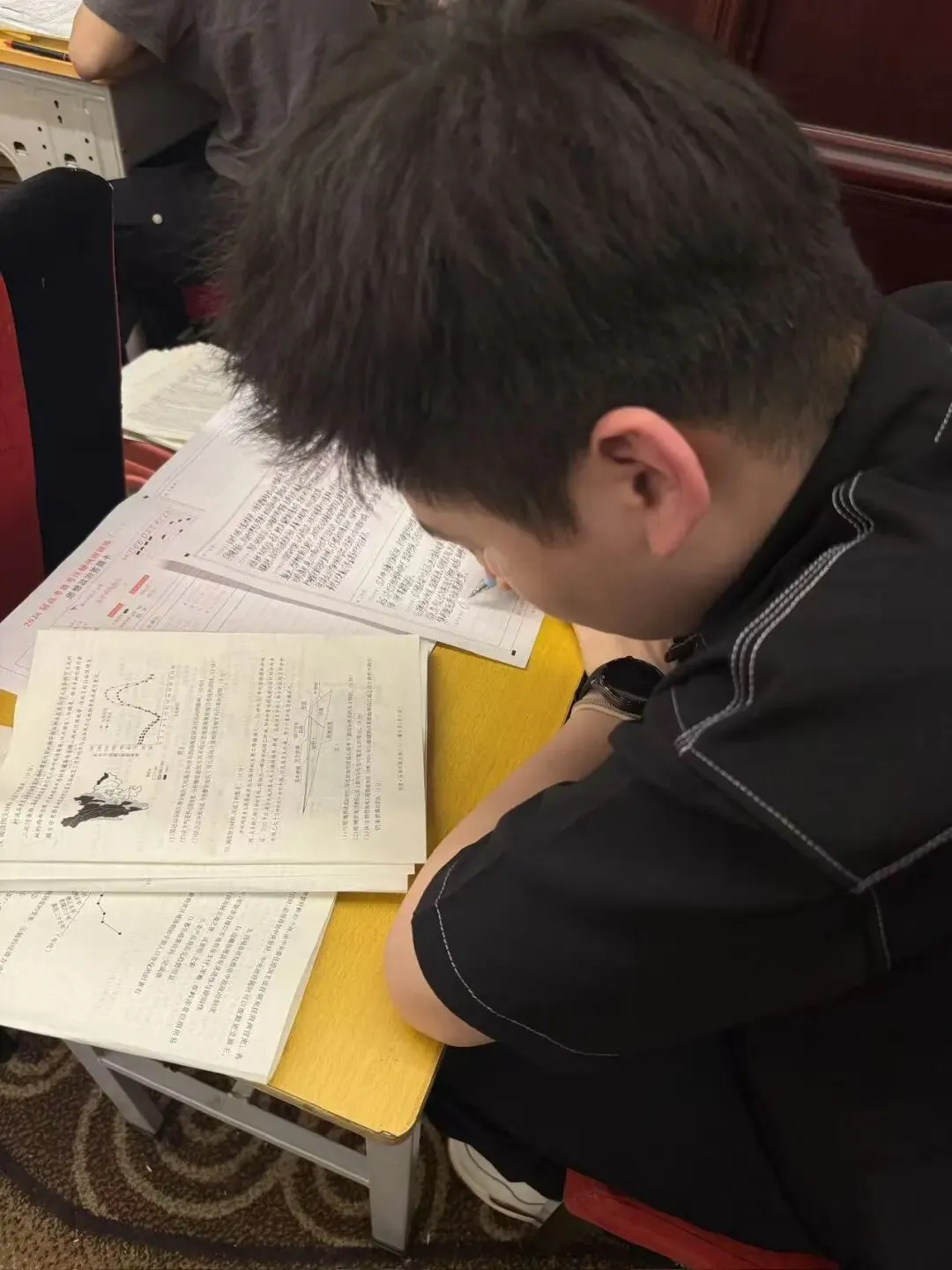 模考冲刺,奔赴前程 ——【泰华志学学校】直击高三学子考试现场 第24张