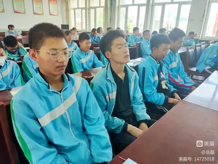 【民族中学】减压疏导 备战中考——民族中学举办初三考前心理辅导讲座 第9张