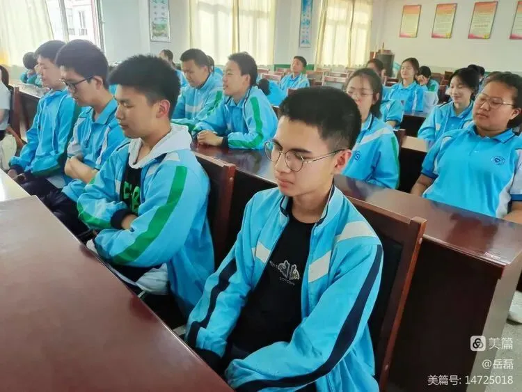 【民族中学】减压疏导 备战中考——民族中学举办初三考前心理辅导讲座 第14张