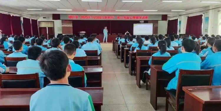 【民族中学】减压疏导 备战中考——民族中学举办初三考前心理辅导讲座 第15张