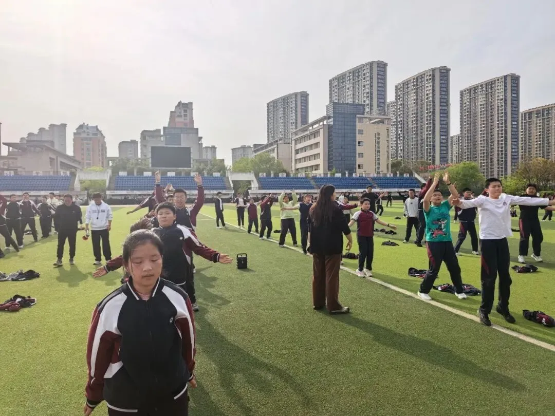 厉兵秣马迎中考 跑道逐梦试锋芒——清河开明中学初二级部体育备考纪实 第12张