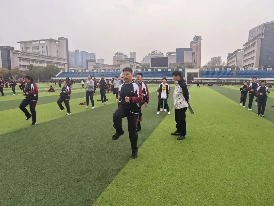 厉兵秣马迎中考 跑道逐梦试锋芒——清河开明中学初二级部体育备考纪实 第13张