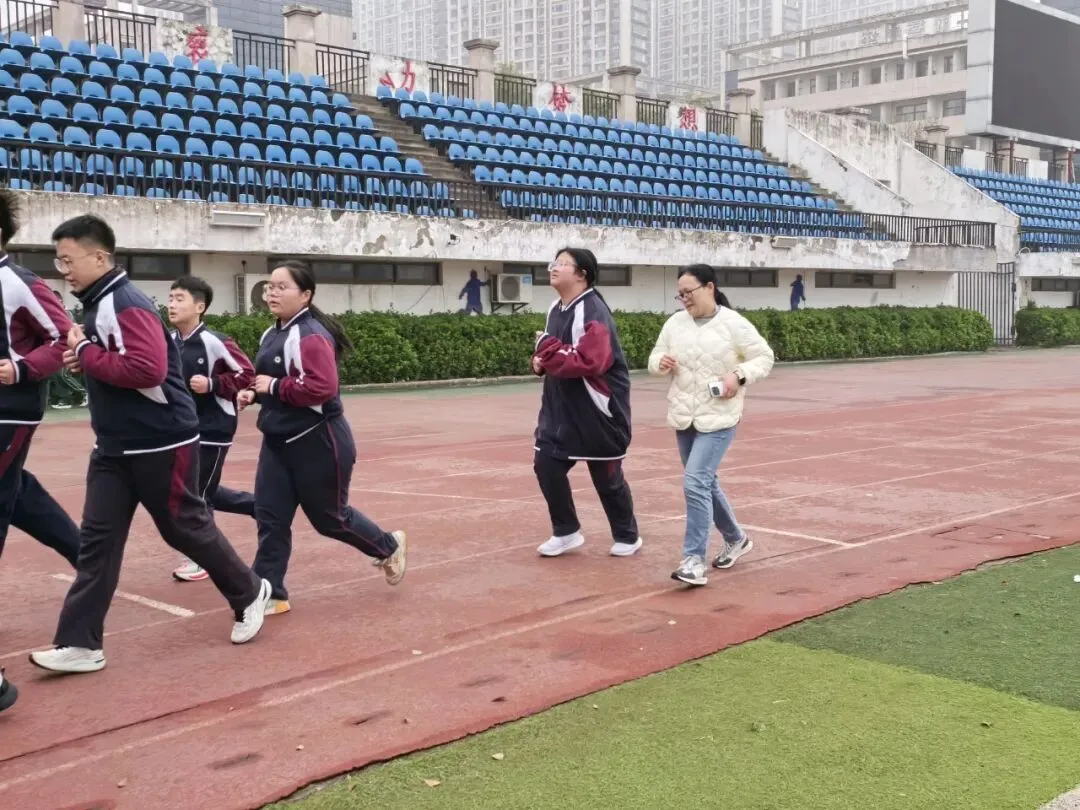 厉兵秣马迎中考 跑道逐梦试锋芒——清河开明中学初二级部体育备考纪实 第21张