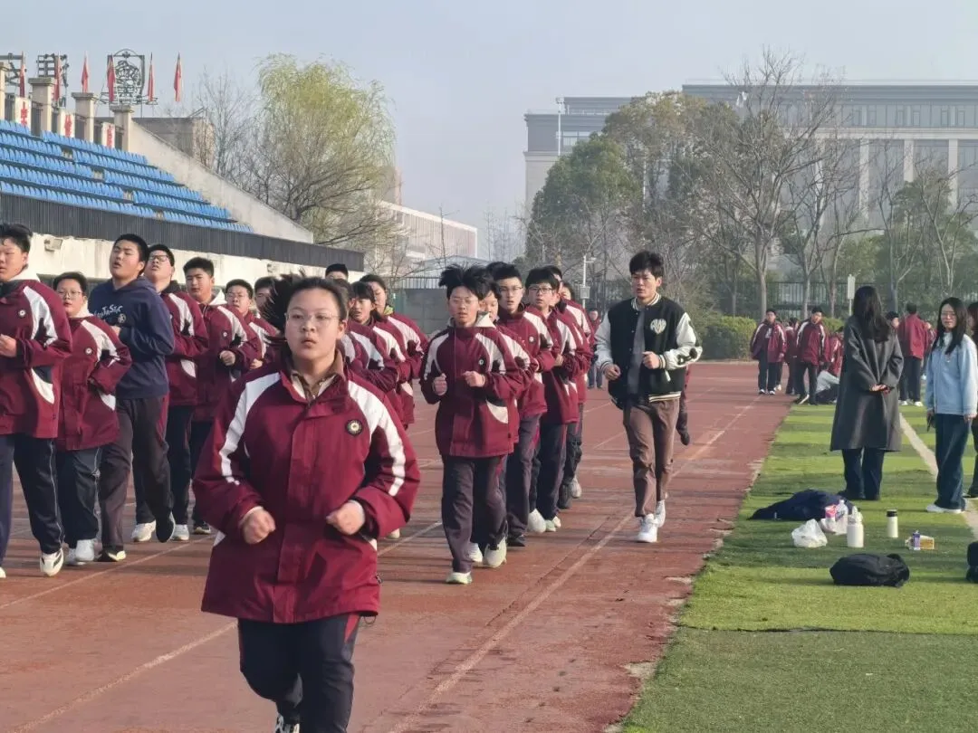 厉兵秣马迎中考 跑道逐梦试锋芒——清河开明中学初二级部体育备考纪实 第22张