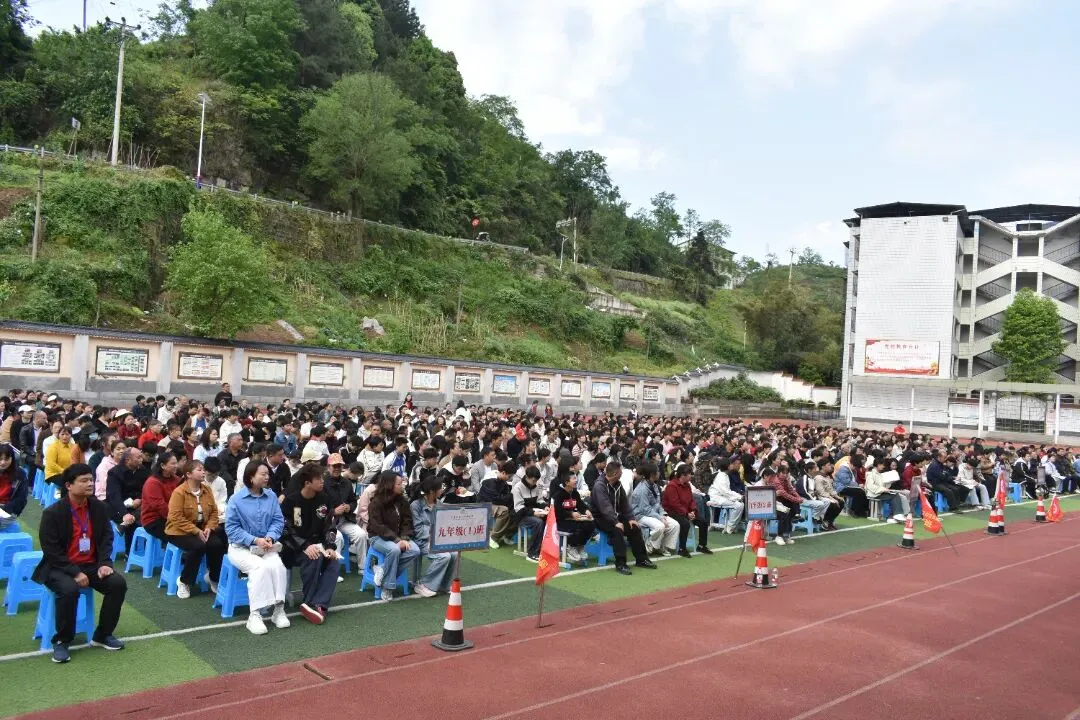 万州分水中学隆重举行中考冲刺动员暨家长会 第15张