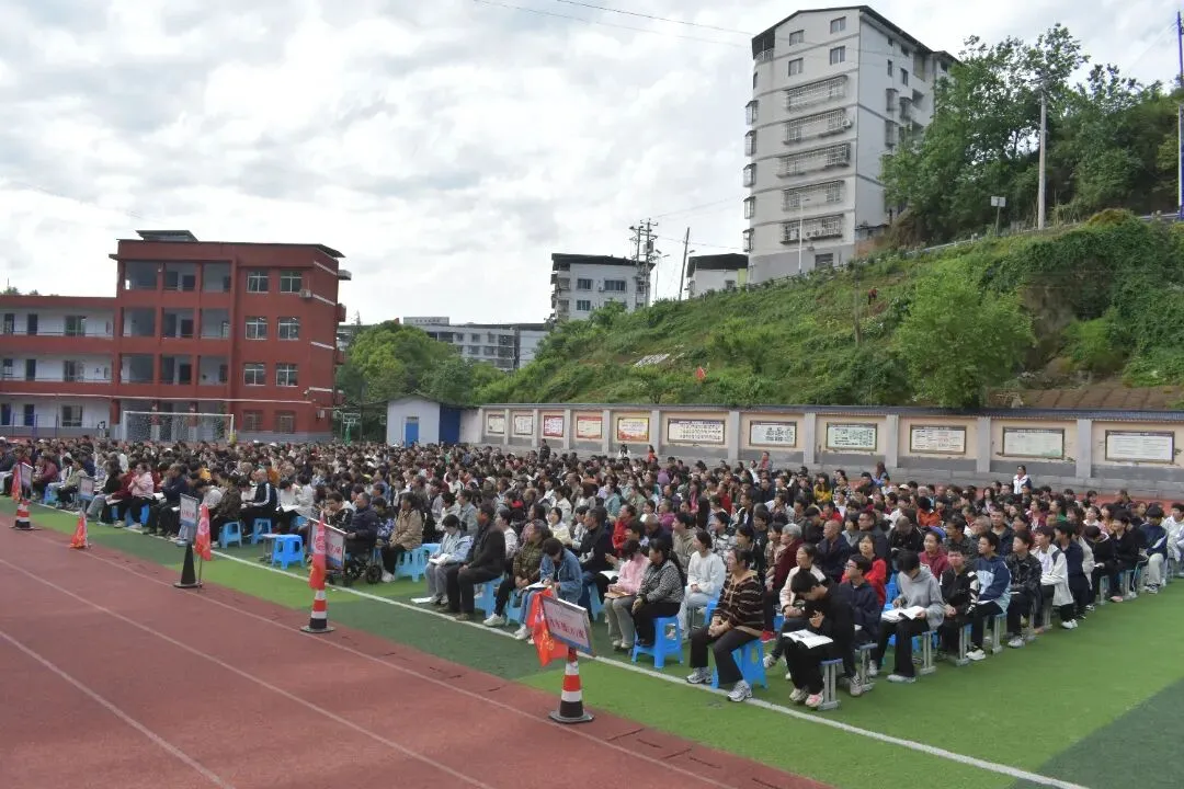 万州分水中学隆重举行中考冲刺动员暨家长会 第18张