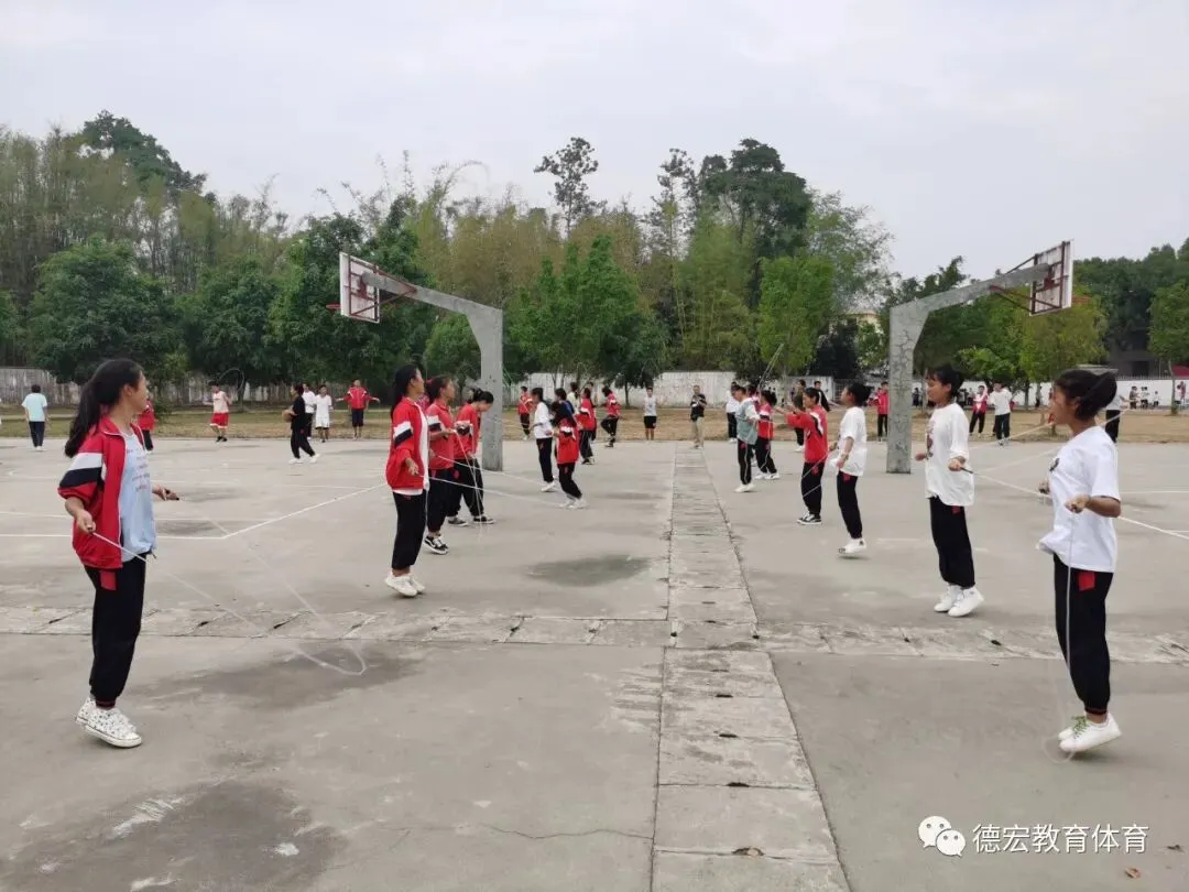 司银荃调研芒市体育中考备考准备情况 第3张