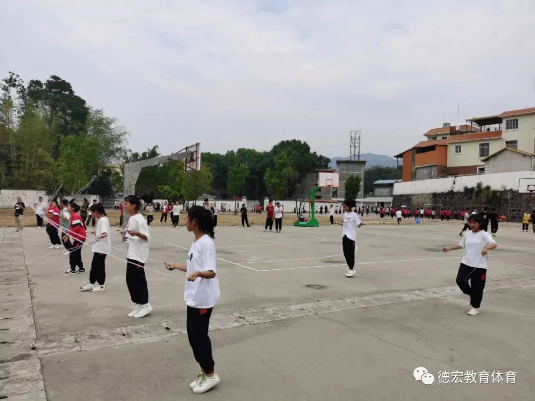 司银荃调研芒市体育中考备考准备情况 第4张