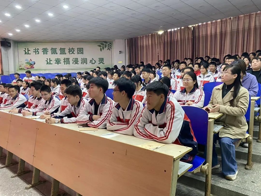 阳光心态,决胜中考!秦皇岛心理卫生协会催眠专委会走进山海关三中,为学子减压赋能 第1张