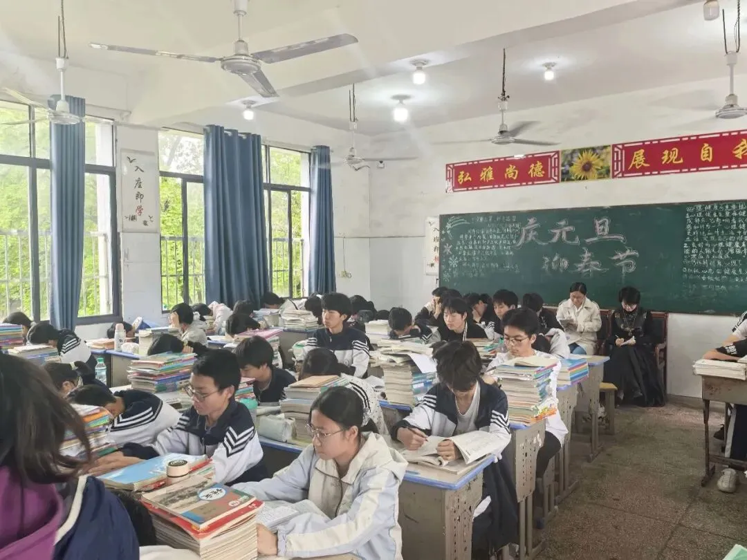 深耕课堂促提升 凝心聚力备中考——临川五中初三年级开展集体公开课活动 第14张