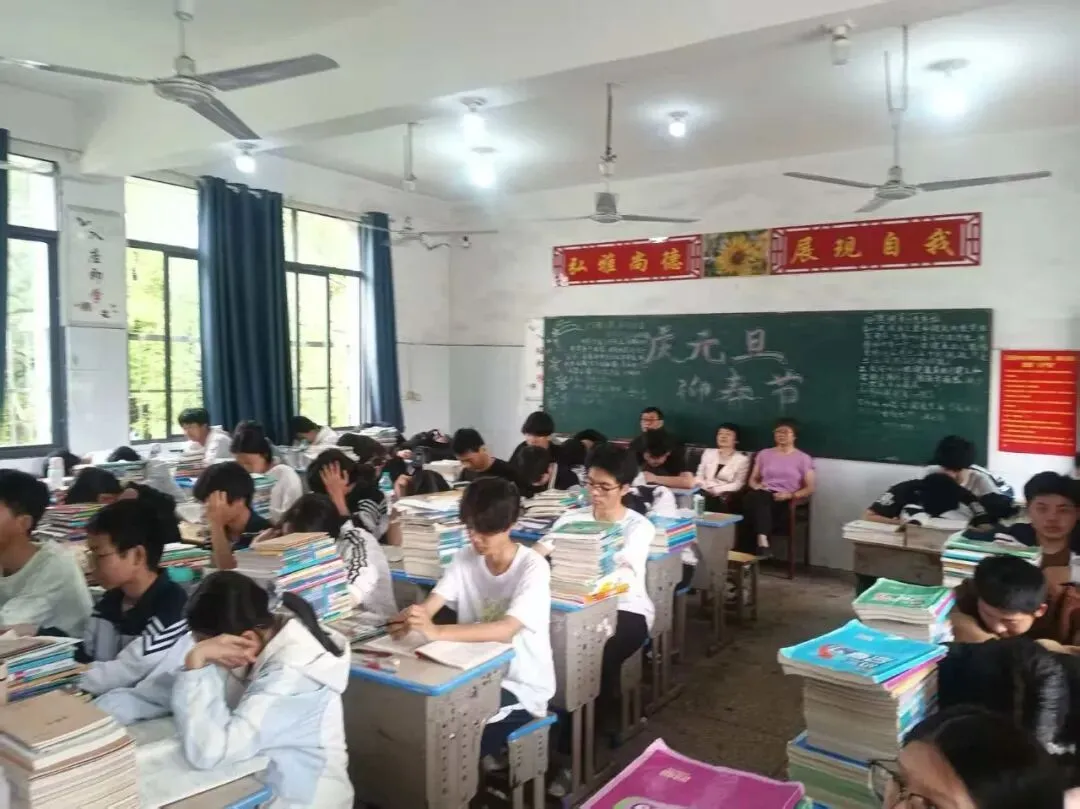 深耕课堂促提升 凝心聚力备中考——临川五中初三年级开展集体公开课活动 第27张