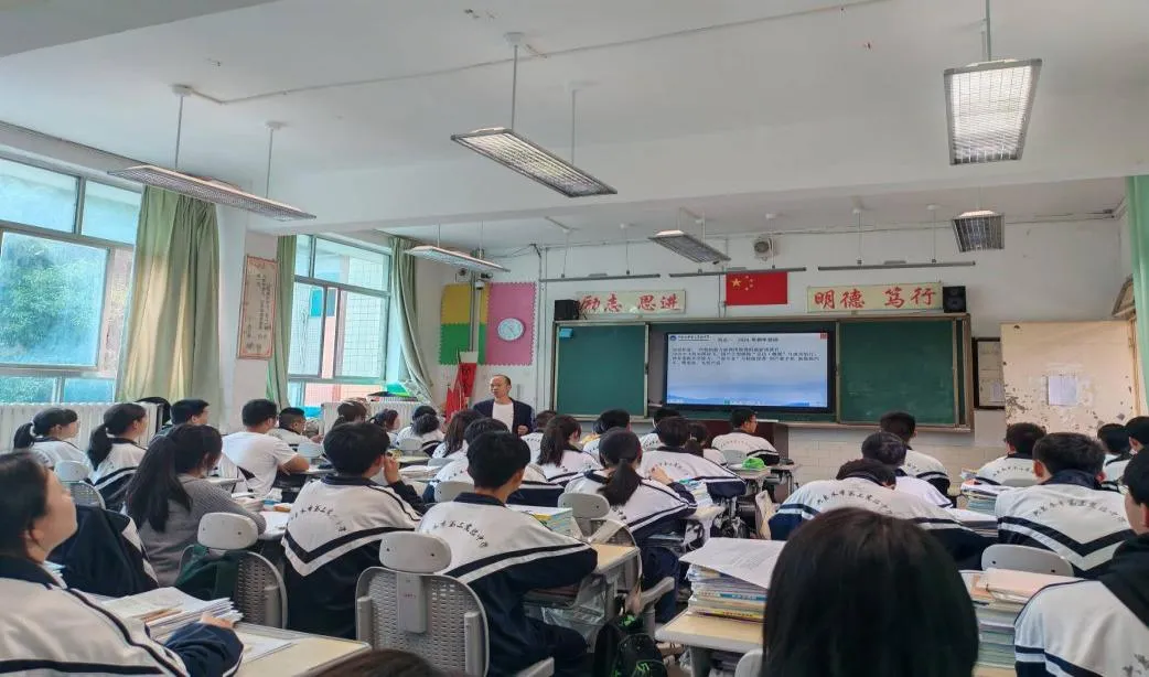 中考护航见初心,良师领航育新苗||关其元老师:明德笃行守初心,融法润德育英才 第6张