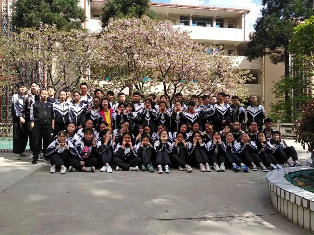 中考护航见初心,良师领航育新苗||关其元老师:明德笃行守初心,融法润德育英才 第8张