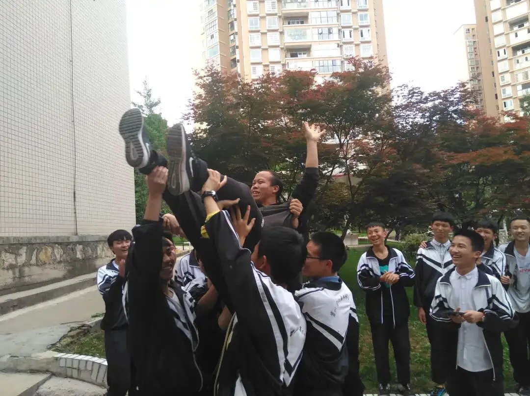 中考护航见初心,良师领航育新苗||关其元老师:明德笃行守初心,融法润德育英才 第9张