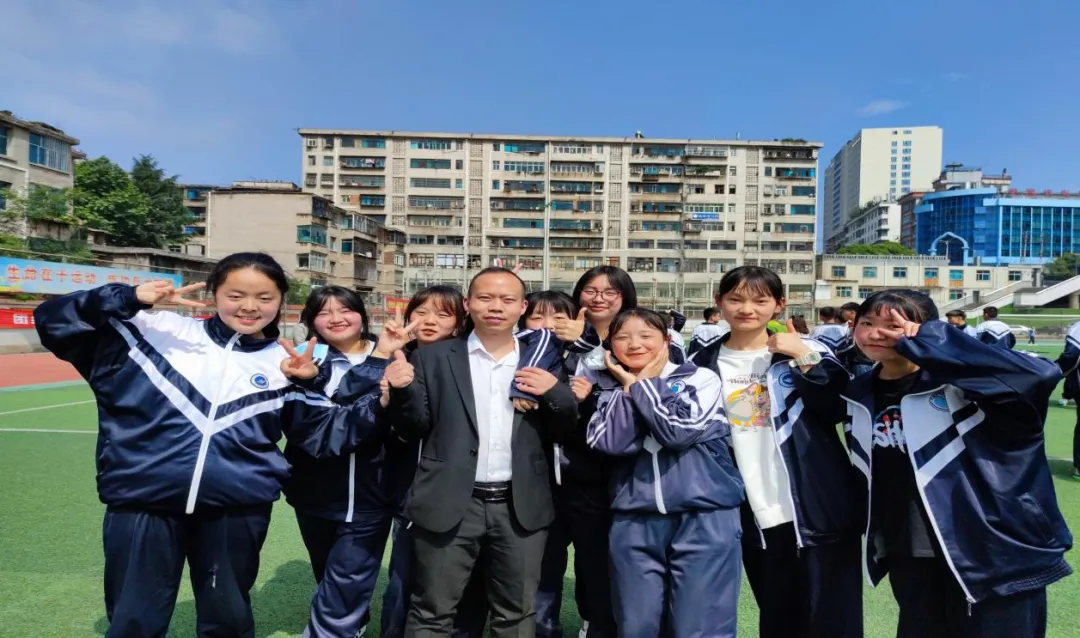 中考护航见初心,良师领航育新苗||关其元老师:明德笃行守初心,融法润德育英才 第10张