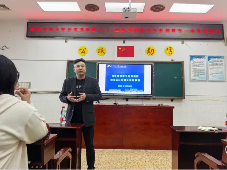 深耕真题赋能成长 校地共育未来良师——我院2023级英语师范专业学生赴湘潭市第一中学开展教育见习活动 第9张