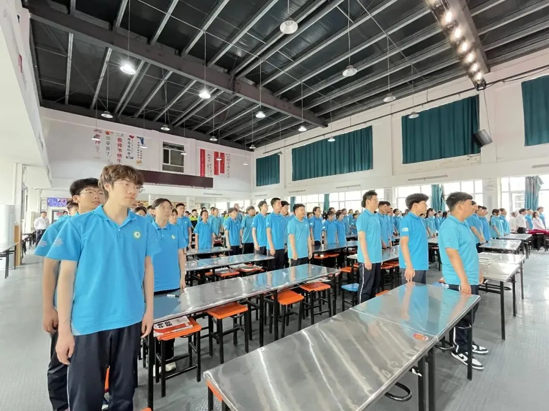 以成人礼之名,赴中考之约——丰华双语学校隆重举行“双赢”文化成人礼暨全市考前调研监测表彰大会 第13张