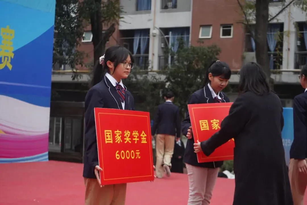 她是一道光——从中考失利到国家奖学金,这个职校女孩用三年照亮了自己 第4张