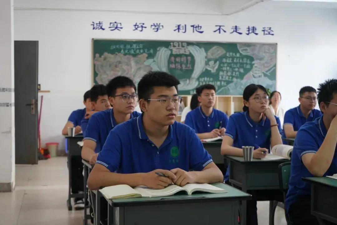 她是一道光——从中考失利到国家奖学金,这个职校女孩用三年照亮了自己 第13张