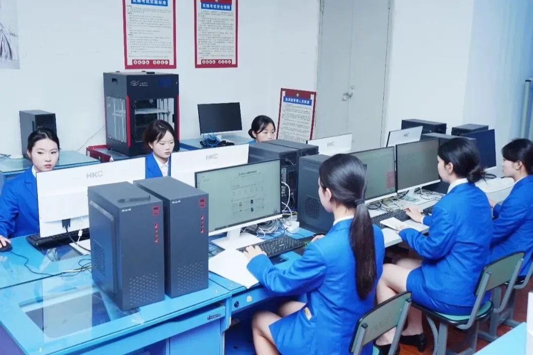 她是一道光——从中考失利到国家奖学金,这个职校女孩用三年照亮了自己 第18张