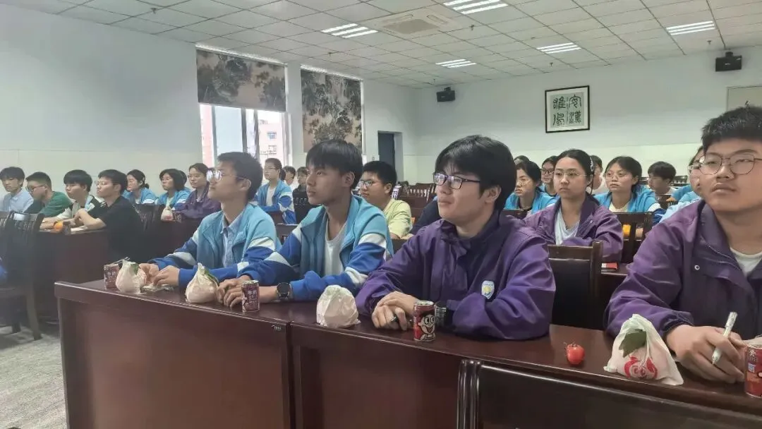 凝心聚力向中考,砥砺奋进创辉煌 —— 安汉中学初中部九年级特优生座谈会圆满举行 第18张