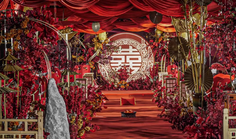 【真题回顾】红绸映古今:中国传统婚礼的千年传承与当代新生 第1张