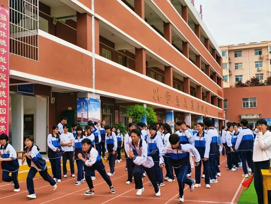 以测促练备中考 砺志强体展风采——兴平市高新第一中学中考体育模拟测试圆满完成 第17张