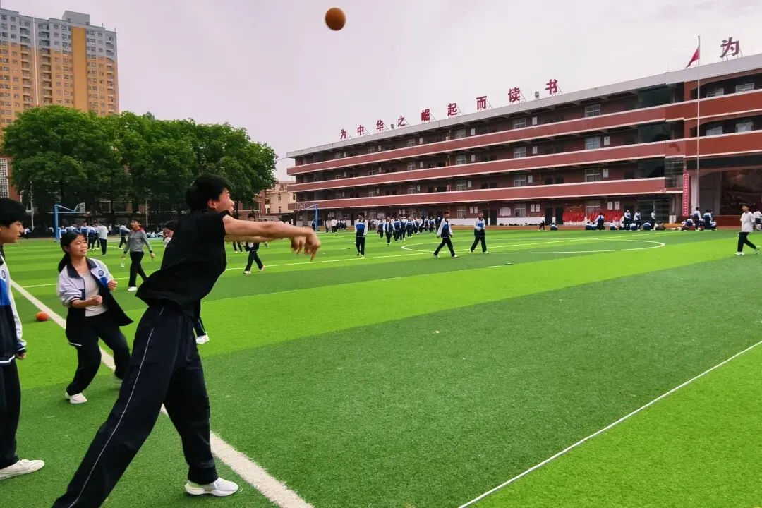 以测促练备中考 砺志强体展风采——兴平市高新第一中学中考体育模拟测试圆满完成 第18张