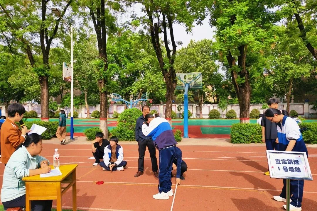 以测促练备中考 砺志强体展风采——兴平市高新第一中学中考体育模拟测试圆满完成 第21张