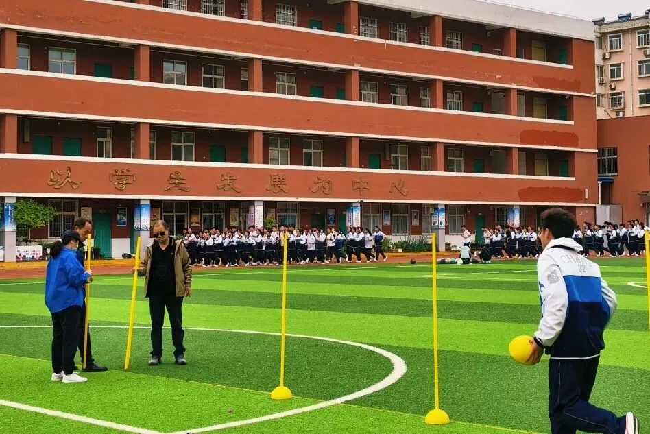 以测促练备中考 砺志强体展风采——兴平市高新第一中学中考体育模拟测试圆满完成 第23张