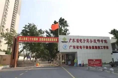 中考季临近,不少家长与学生为升学择校发愁(三) 第8张