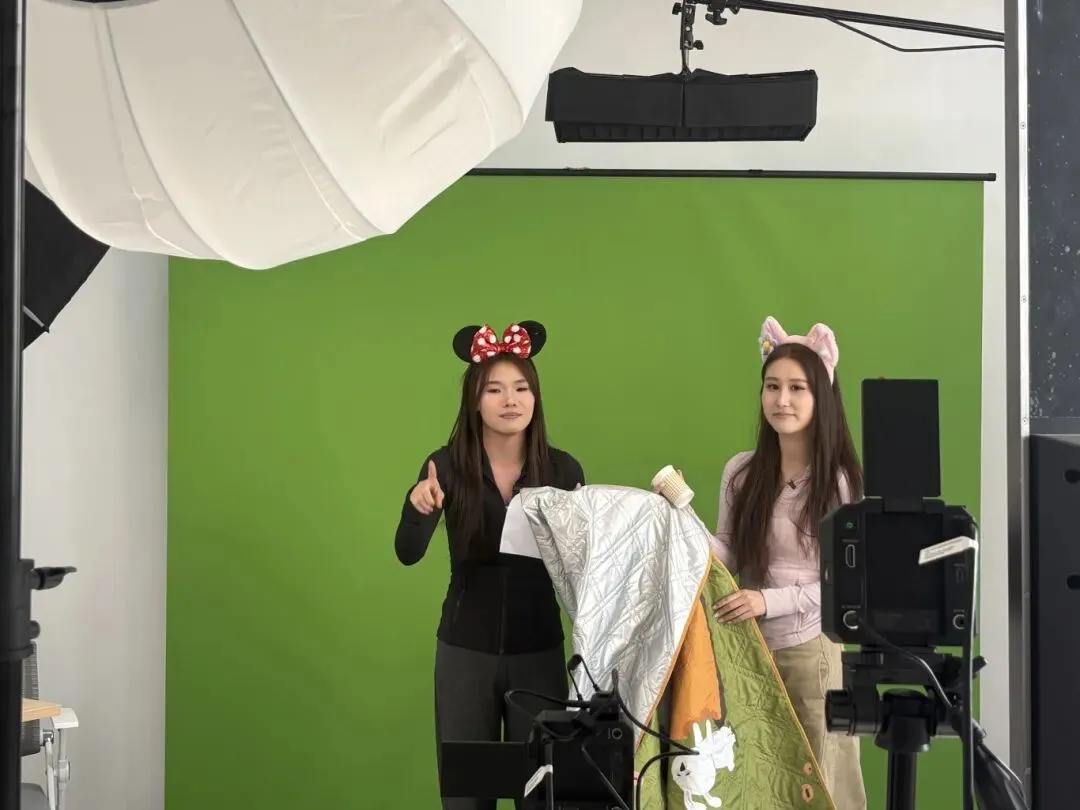 无试卷,开直播!我校播音学子期中考试实战“开播”! 第19张