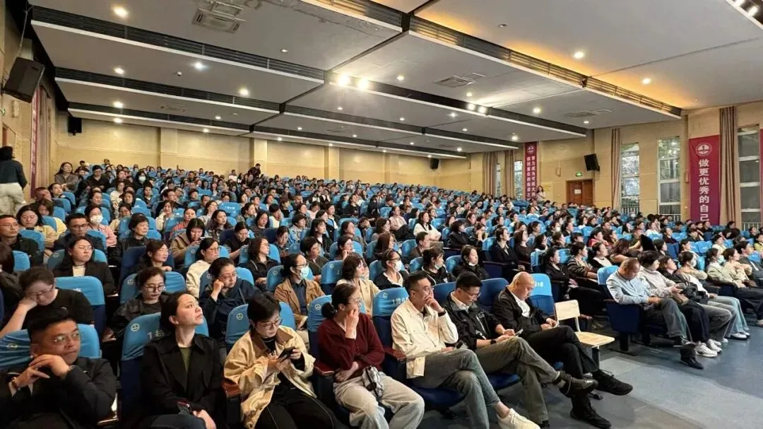 家校同心助前行 温情护航迎中考 ——舟山一初召开九年级期中家长会 第10张