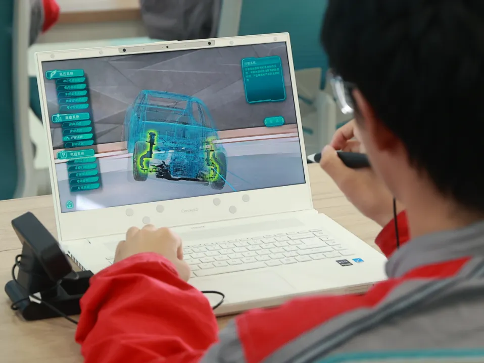 从职高生到985高校博士、从中考失利到世界冠军……杭州这所高中让每一个“死磕”专业的孩子,都有可能成为下一个“张雪” 第3张