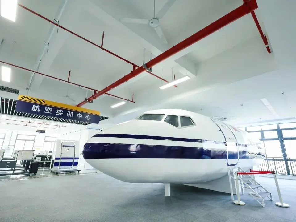 从职高生到985高校博士、从中考失利到世界冠军……杭州这所高中让每一个“死磕”专业的孩子,都有可能成为下一个“张雪” 第8张