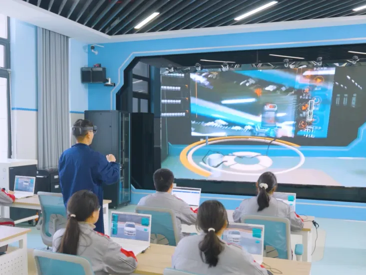 从职高生到985高校博士、从中考失利到世界冠军……杭州这所高中让每一个“死磕”专业的孩子,都有可能成为下一个“张雪” 第9张