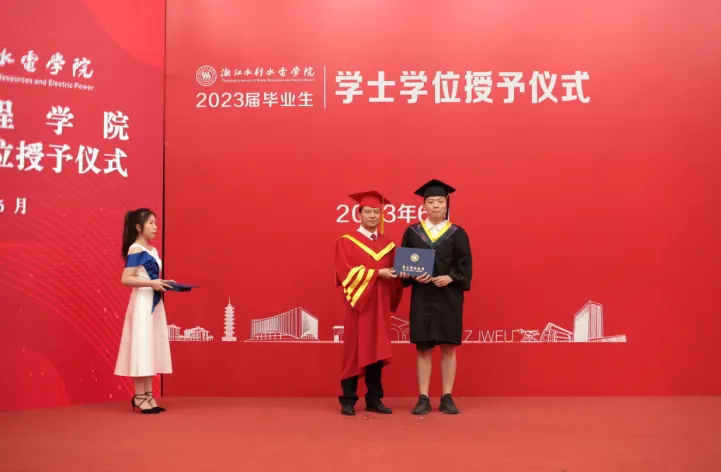 从职高生到985高校博士、从中考失利到世界冠军……杭州这所高中让每一个“死磕”专业的孩子,都有可能成为下一个“张雪” 第18张