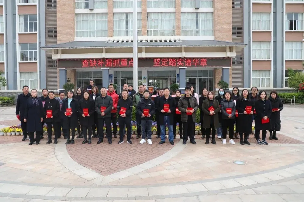 【钟屏动态·中考冲刺】厉兵秣马战中考 枕戈待旦壮雄心—钟屏中学初三年级召开50天动员暨表扬大会 第7张