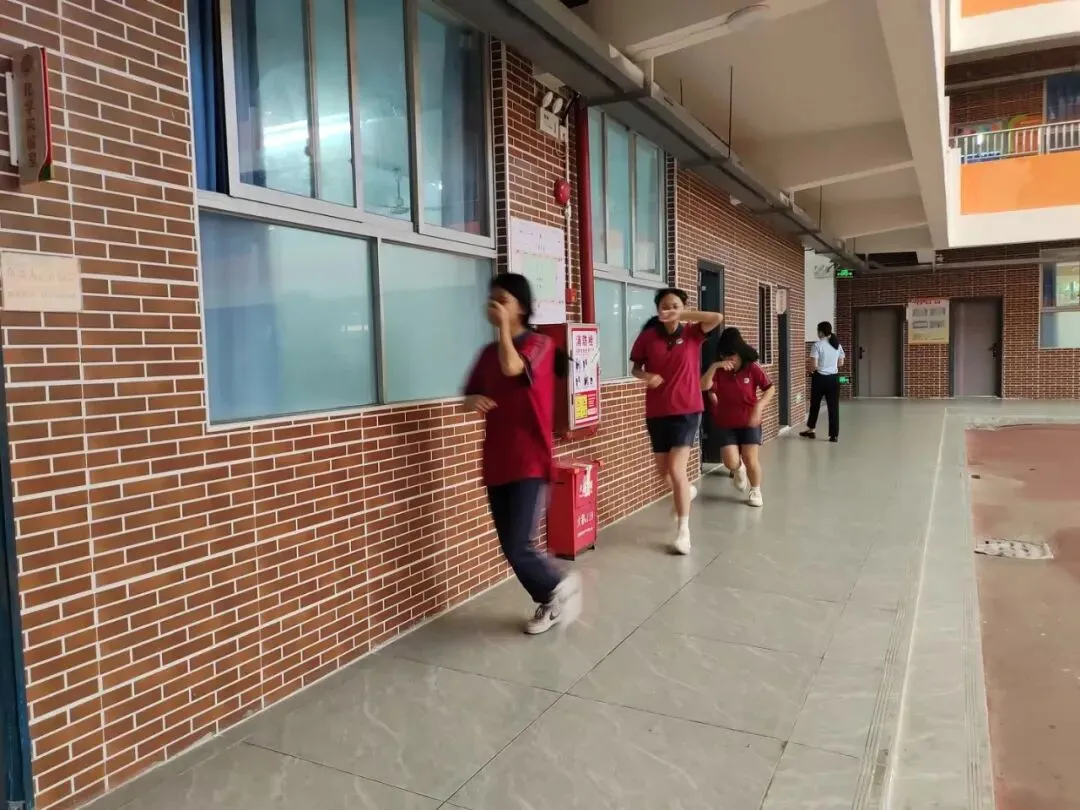 筑牢安全防线 护航中考实验——德恩学校初三理化生实验操作安全演练纪实 第19张