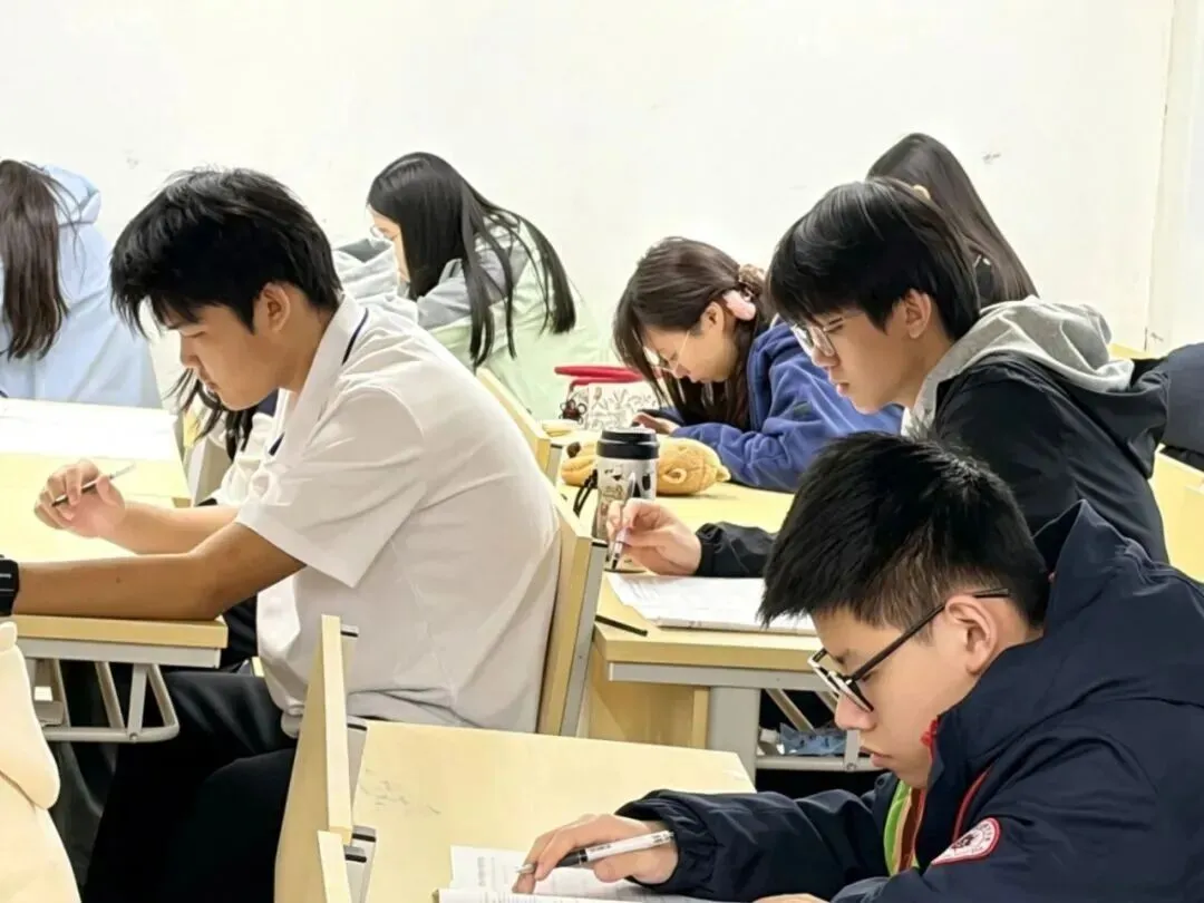 期中考况 | 上海震职融高期中考试有序进行中 第6张