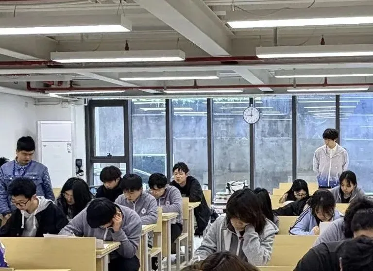 期中考况 | 上海震职融高期中考试有序进行中 第8张