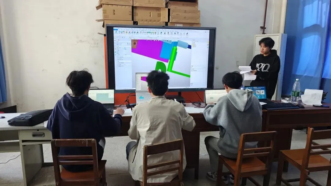 【二职·榜样力量】从“真题真做”到赛场亮剑——记梧州市二职校“模创青年”团队备赛之路 第9张