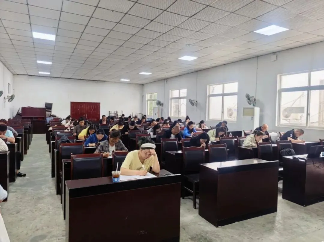 以测促学强本领·以练备战迎考试——都江堰市顺利开展2026年社会工作职业资格第一轮线下测验 第8张