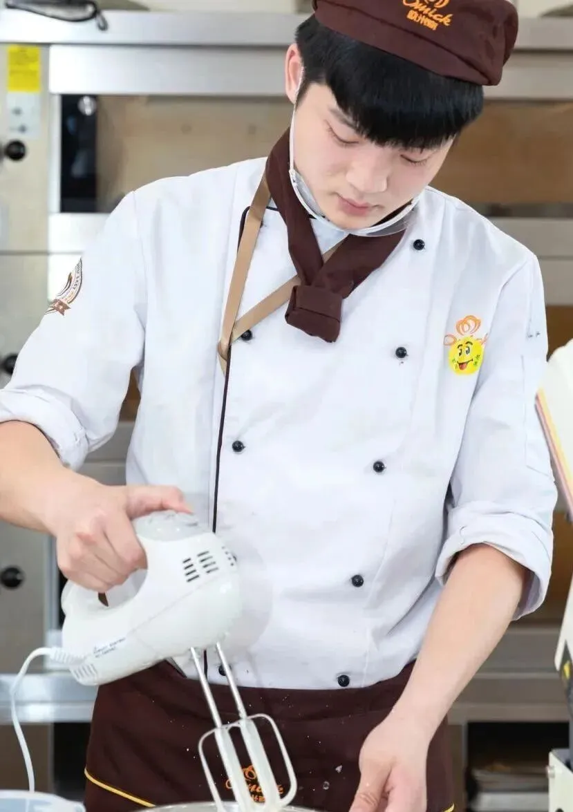 别等中考落榜才追悔莫及!初中生另有一条优质出路,福州欧米奇学技能,此刻知晓正当时! 第16张