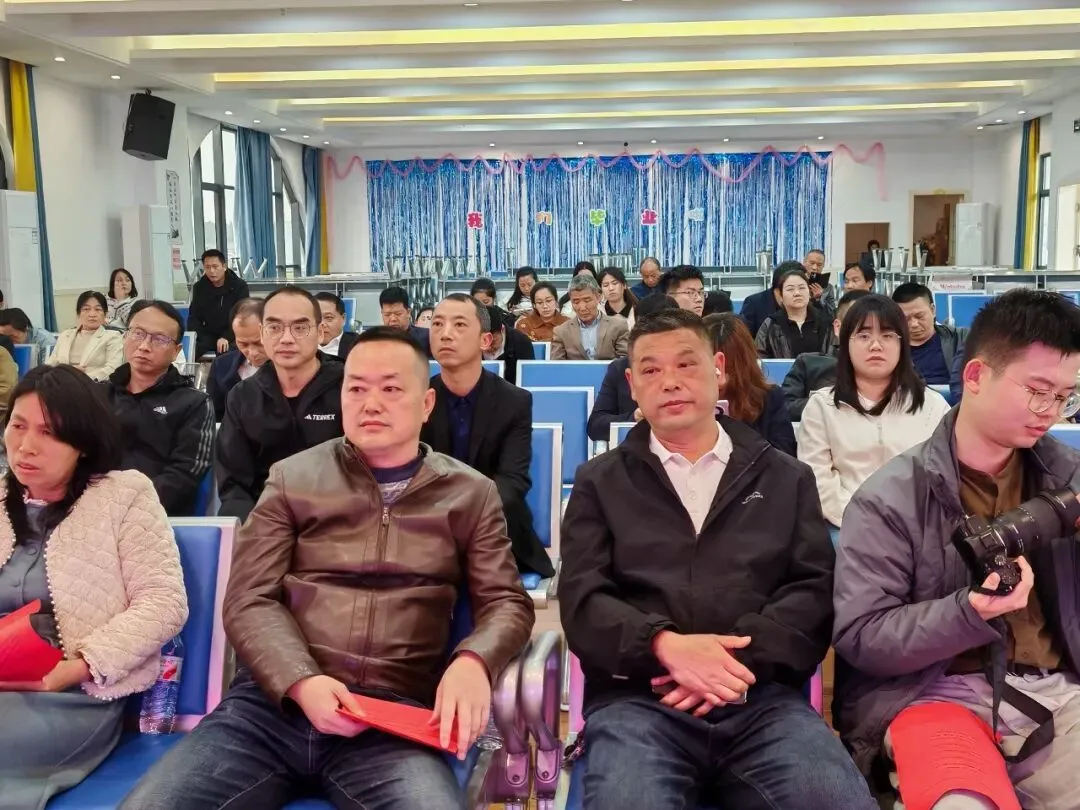 表扬先进树标杆,凝心聚力备中考 第6张