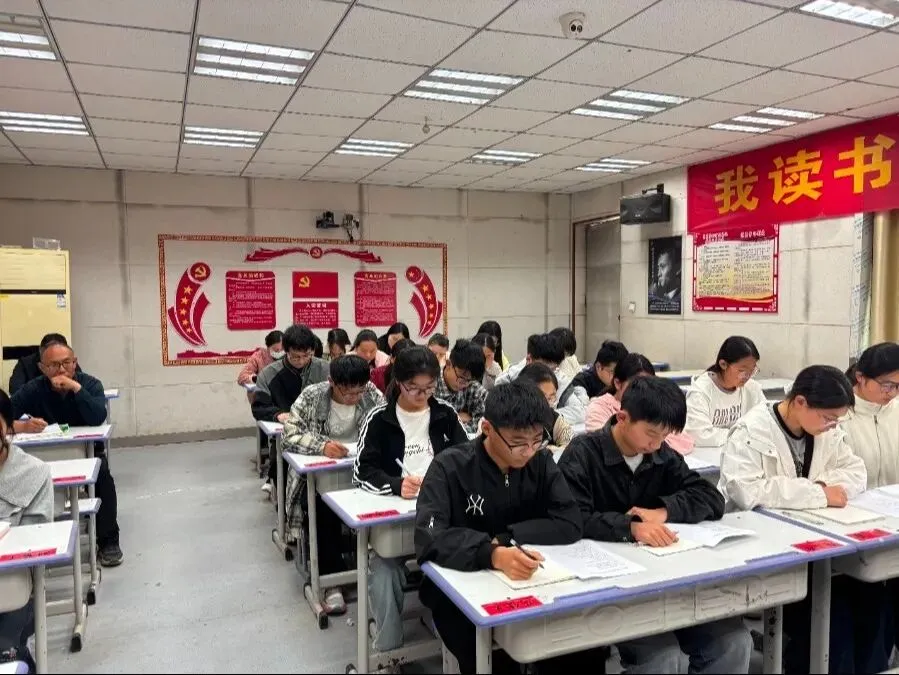 【德·润成长】聚力奋进迎中考 同心筑梦向未来 ——赵德营镇张堂中学召开九年级备考推进会 第4张