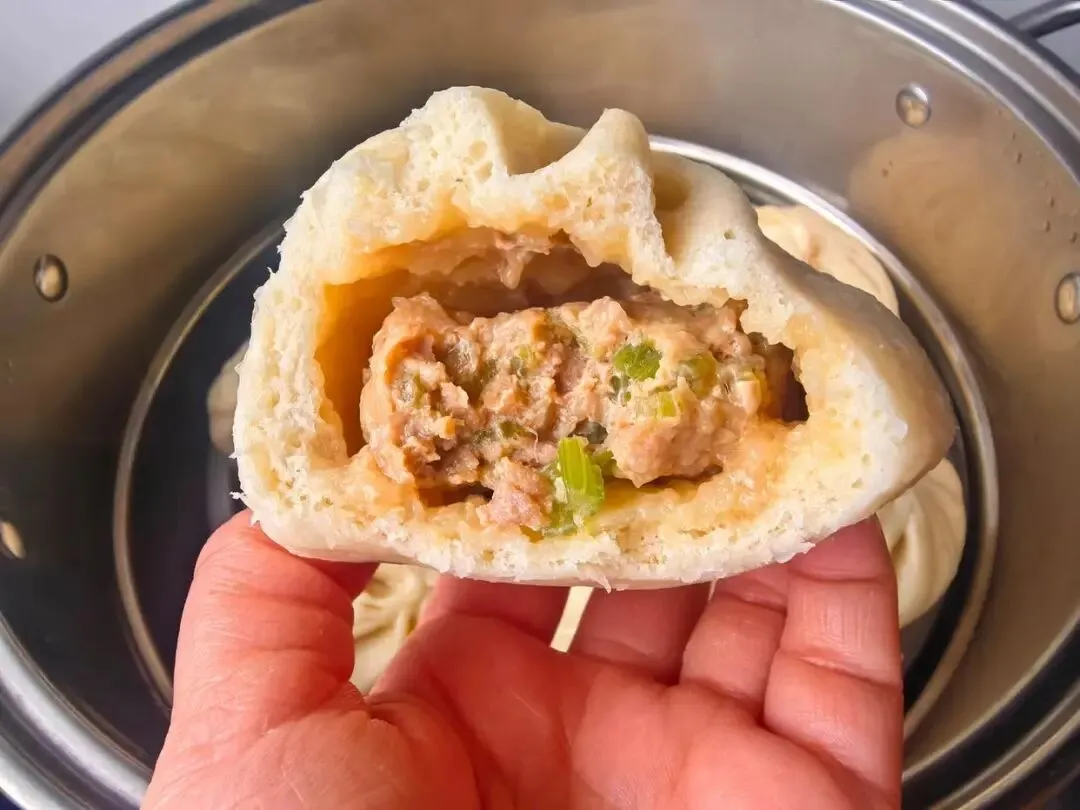 中考倒计时!初三儿子早餐不费妈,一小时蒸大包子,皮薄馅儿多 第2张