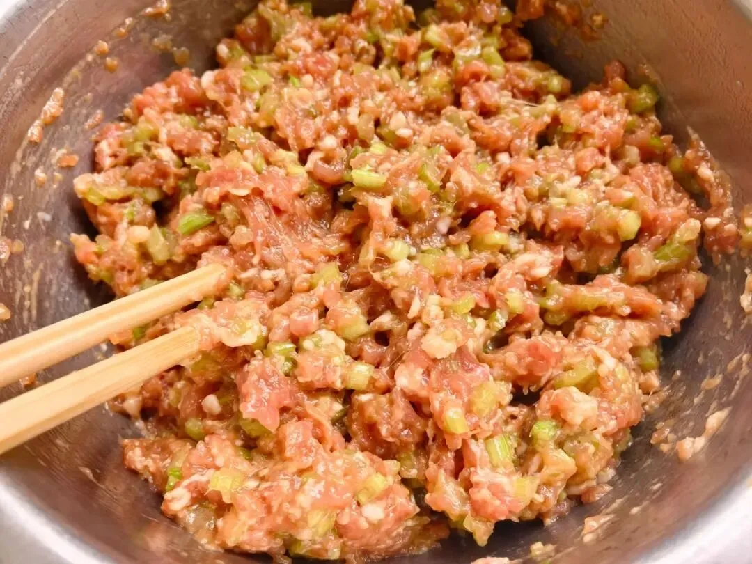 中考倒计时!初三儿子早餐不费妈,一小时蒸大包子,皮薄馅儿多 第3张